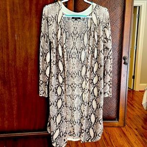 Olivaceous cardigan duster, small